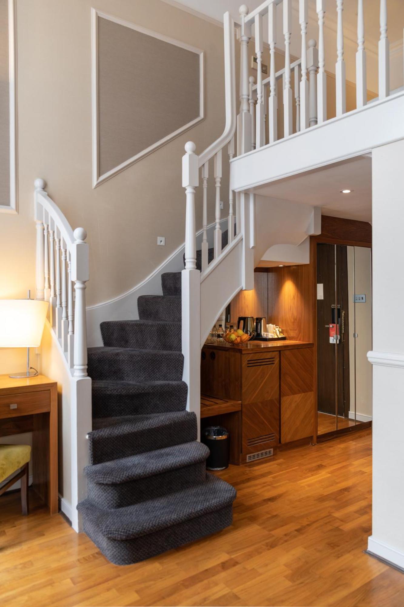 Executive Suite Split Level