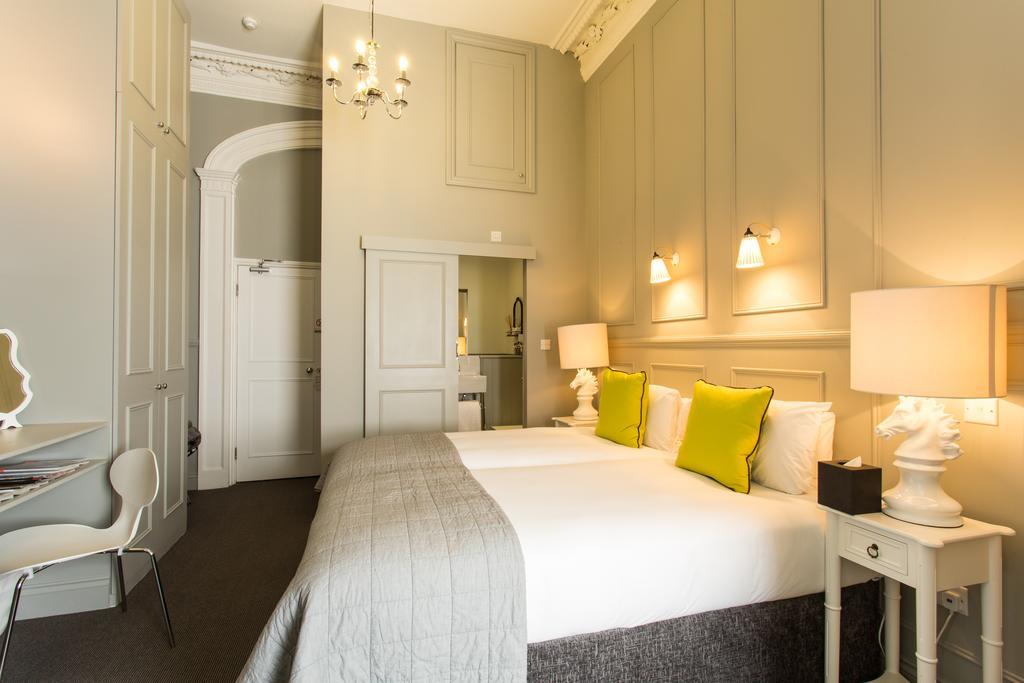 Classy Triple,690536343:JPEG