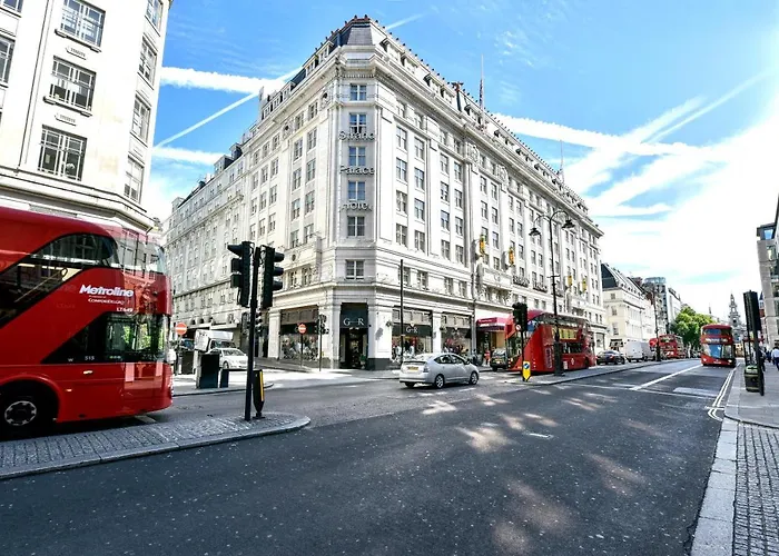 Hotel de 4 estrelas: Strand Palace