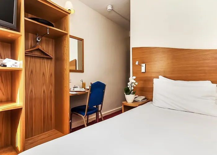 Hotel: Ambassadors Hotel