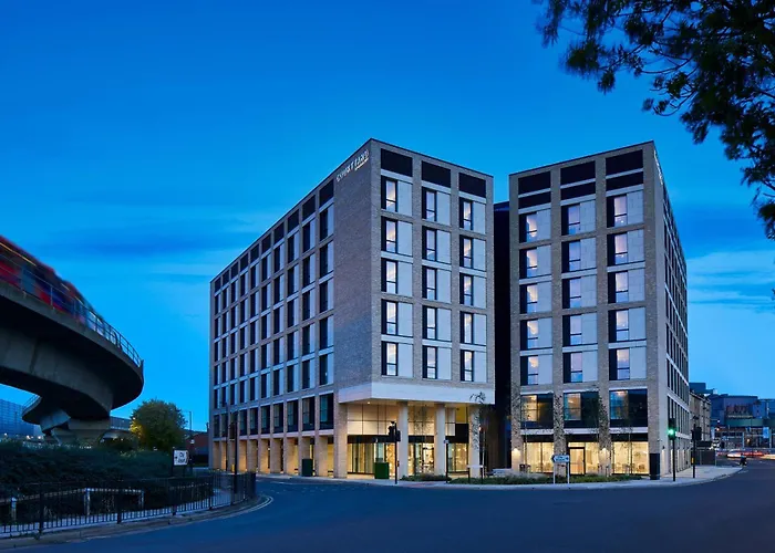 Courtyard By Marriott City Airport